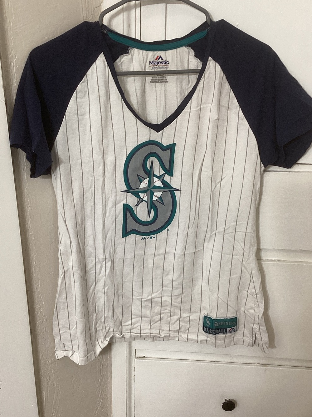 Majestic White Pinstripe Seattle Mariners V-Neck Tee with Navy Sleeves